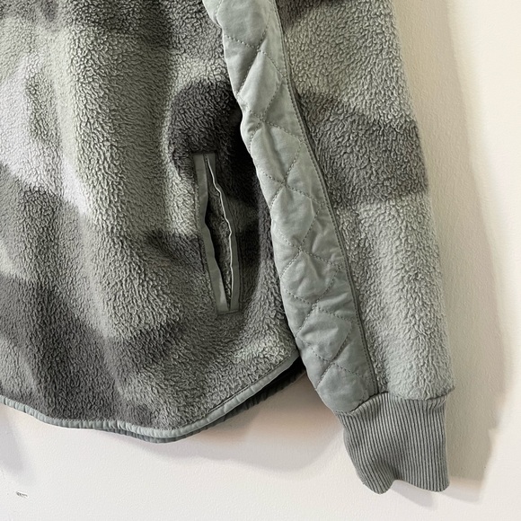 Abercrombie & Fitch Asymmetrical Snap-Up Green Camo Fleece Size XS - Picture 4 of 8